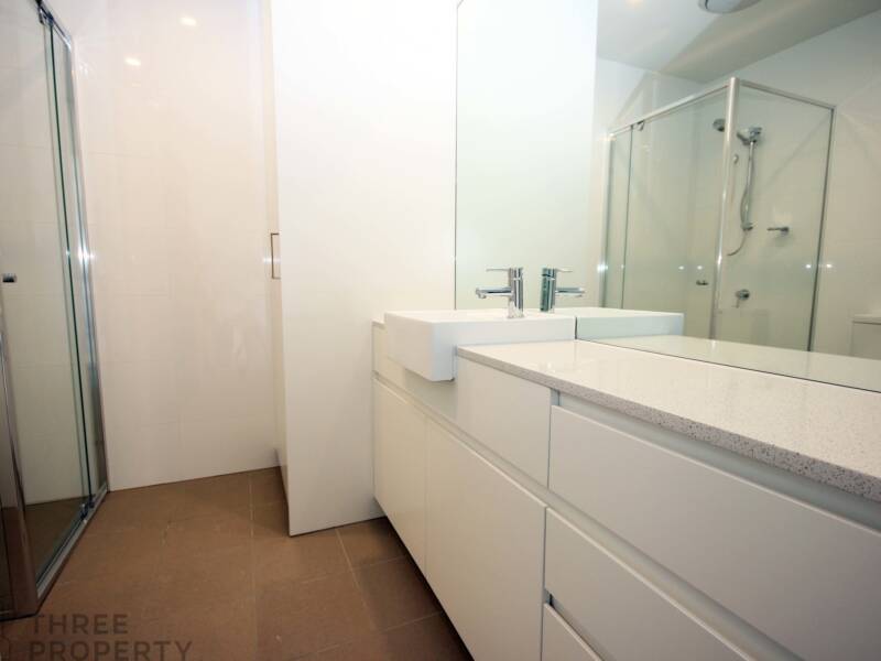 806/135 Pacific Highway, Hornsby, NSW 2077 AUS