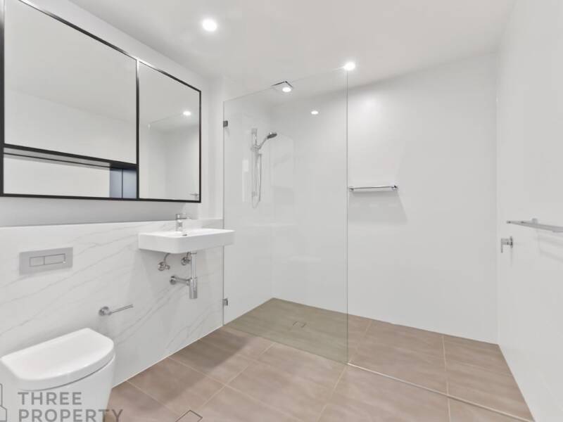 304/2 Foreshore Boulevard, Woolooware, NSW 2230 AUS