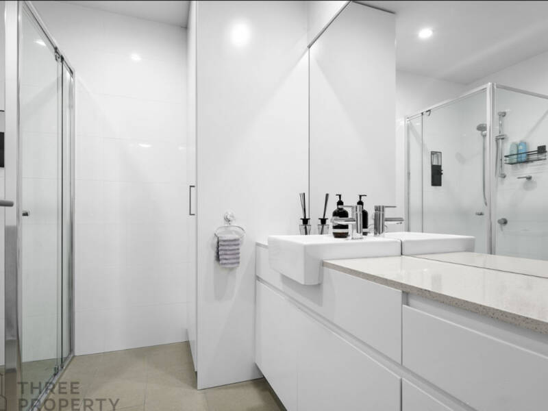 311/135 Pacific Highway, Hornsby, NSW 2077 AUS