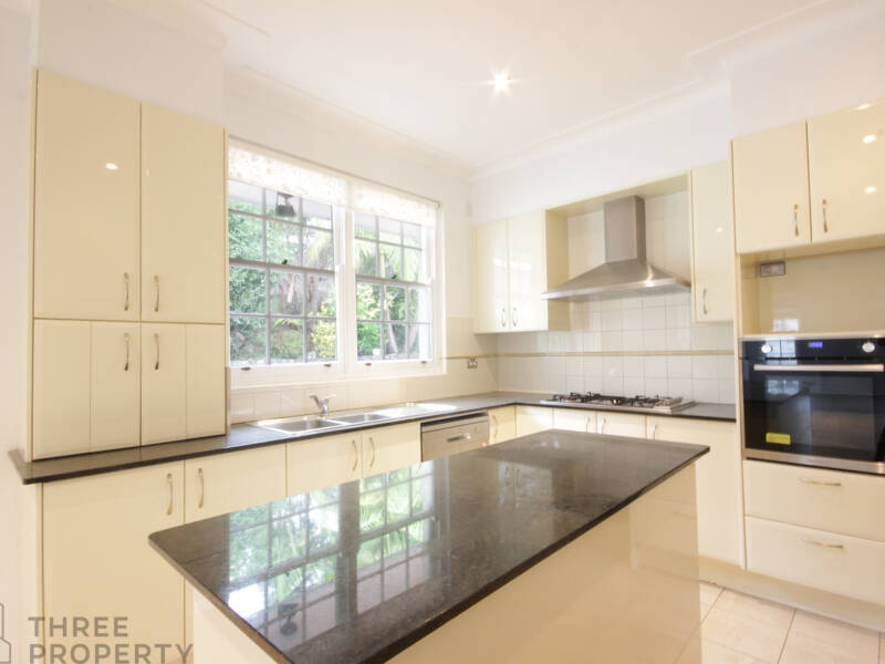 5 Warrawee Avenue, Castle Cove, NSW 2069 AUS
