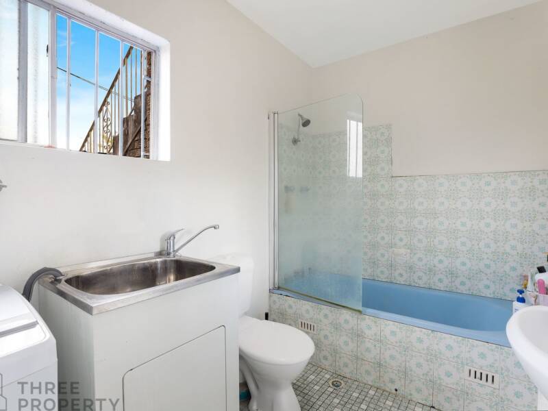 276 Unwins Bridge Road, Sydenham, NSW 2044 AUS