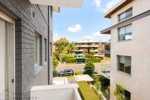 10/104 Howard Avenue, Dee Why, NSW 2099 AUS